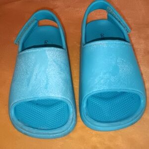Girls size 9.5, Cat and Jack rubber sandals